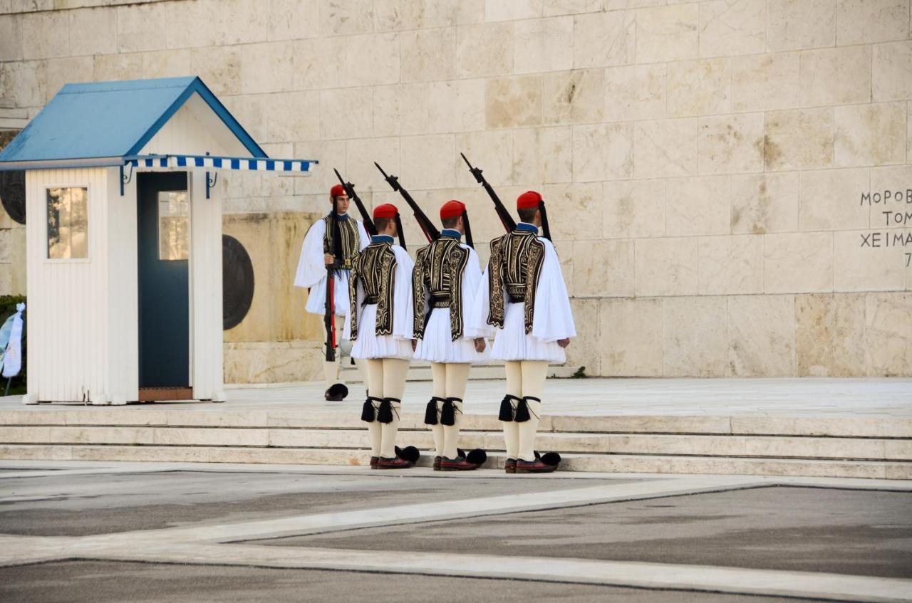 Athens Central Studio In Front Of Syntagma Metro Exterior photo